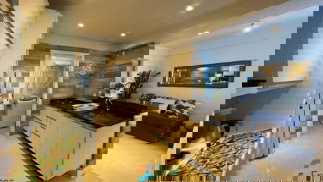 Apartamento 3 dormitórios frente mar Meia Praia SC
