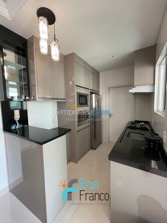 Apartamento para aluguel de temporada em Itapema (Meia Praia Segunda Quadra Mar)