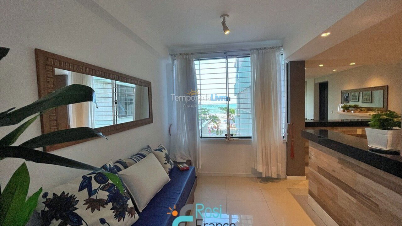 Apartamento para aluguel de temporada em Itapema (Meia Praia Frente Mar)