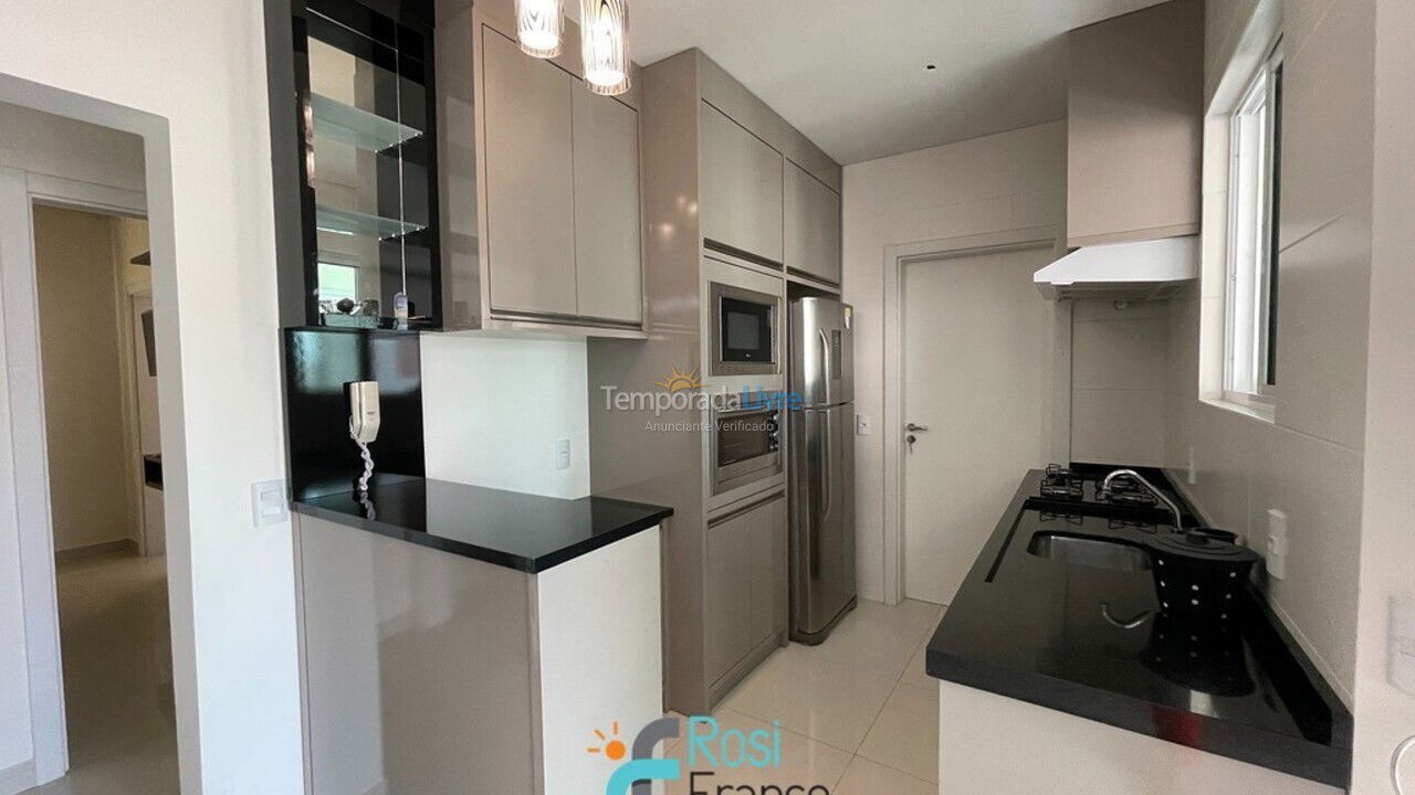 Apartamento para aluguel de temporada em Itapema (Meia Praia Segunda Quadra Mar)
