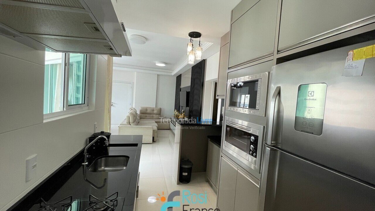 Apartamento para aluguel de temporada em Itapema (Meia Praia Segunda Quadra Mar)
