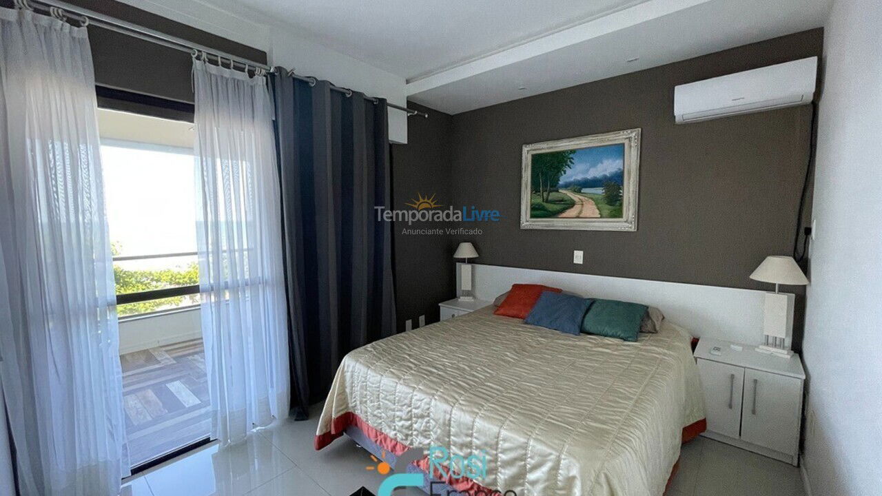 Apartamento para aluguel de temporada em Itapema (Meia Praia Frente Mar)