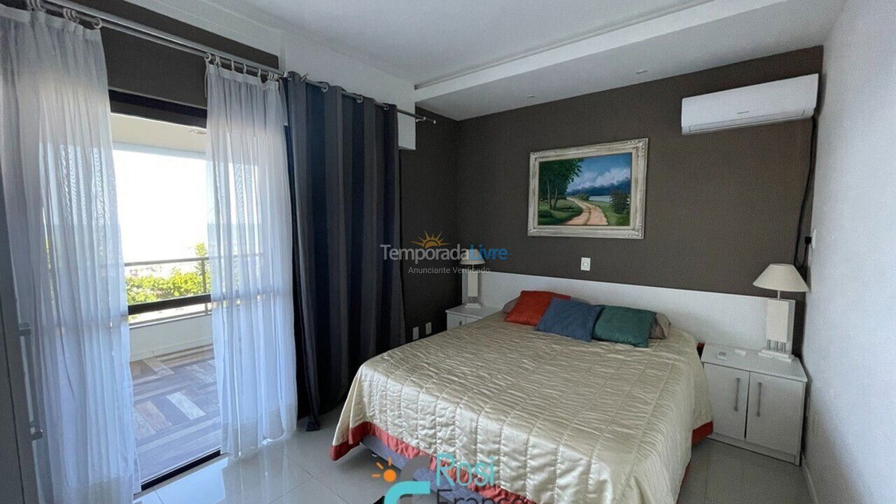 Apartamento para aluguel de temporada em Itapema (Meia Praia Frente Mar)