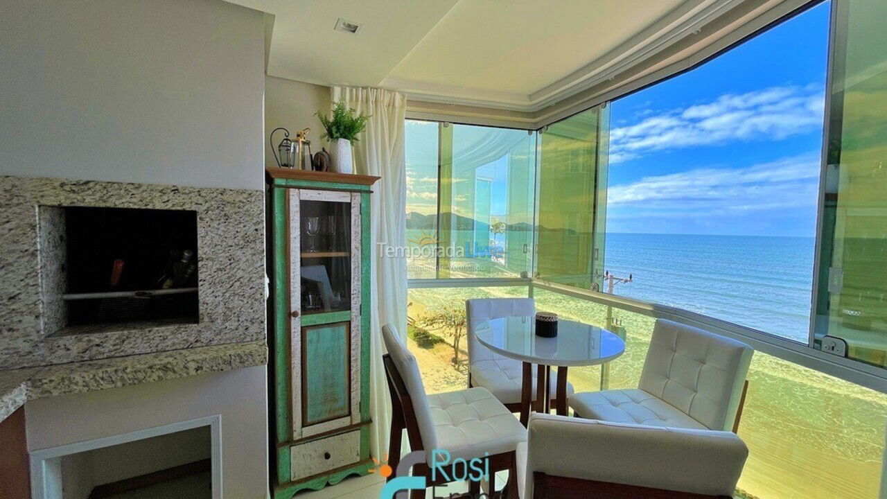 Apartamento para aluguel de temporada em Itapema (Meia Praia Frente Mar)