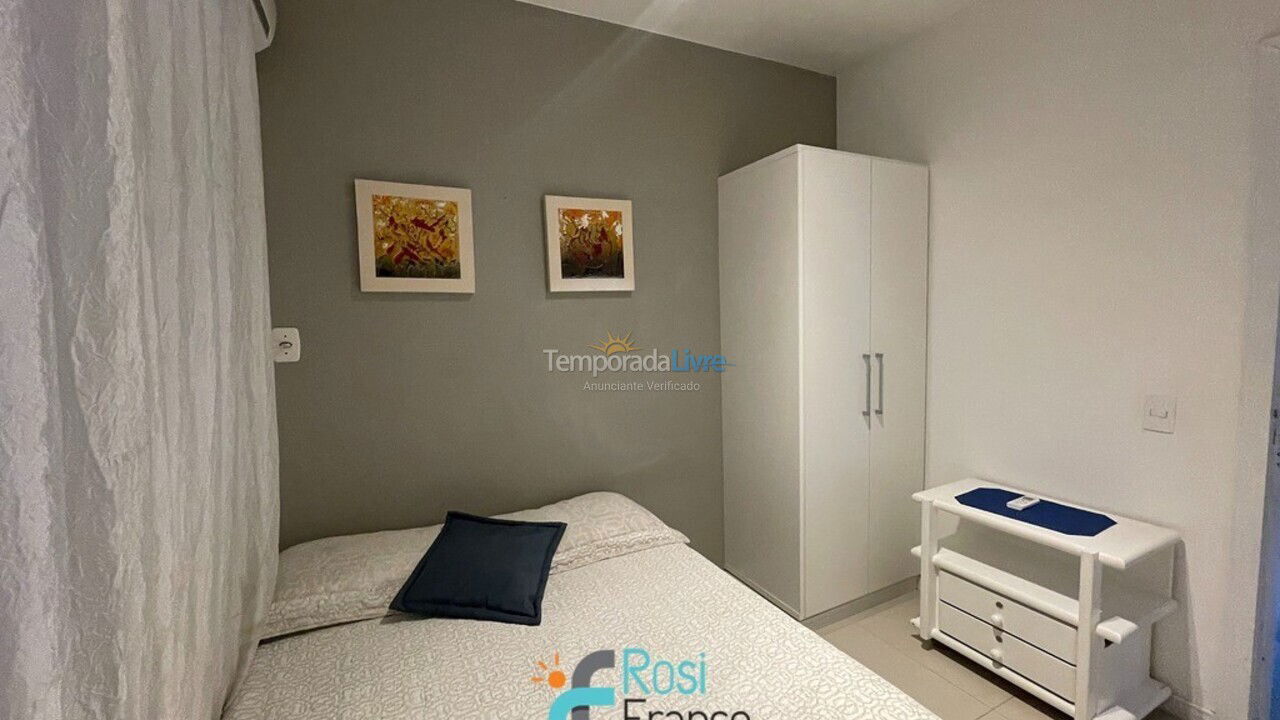 Apartamento para aluguel de temporada em Itapema (Meia Praia Frente Mar)