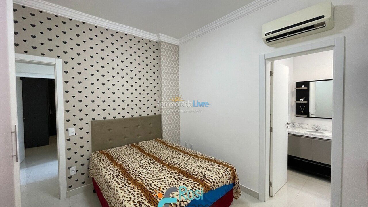 Apartamento para aluguel de temporada em Itapema (Meia Praia Segunda Quadra Mar)