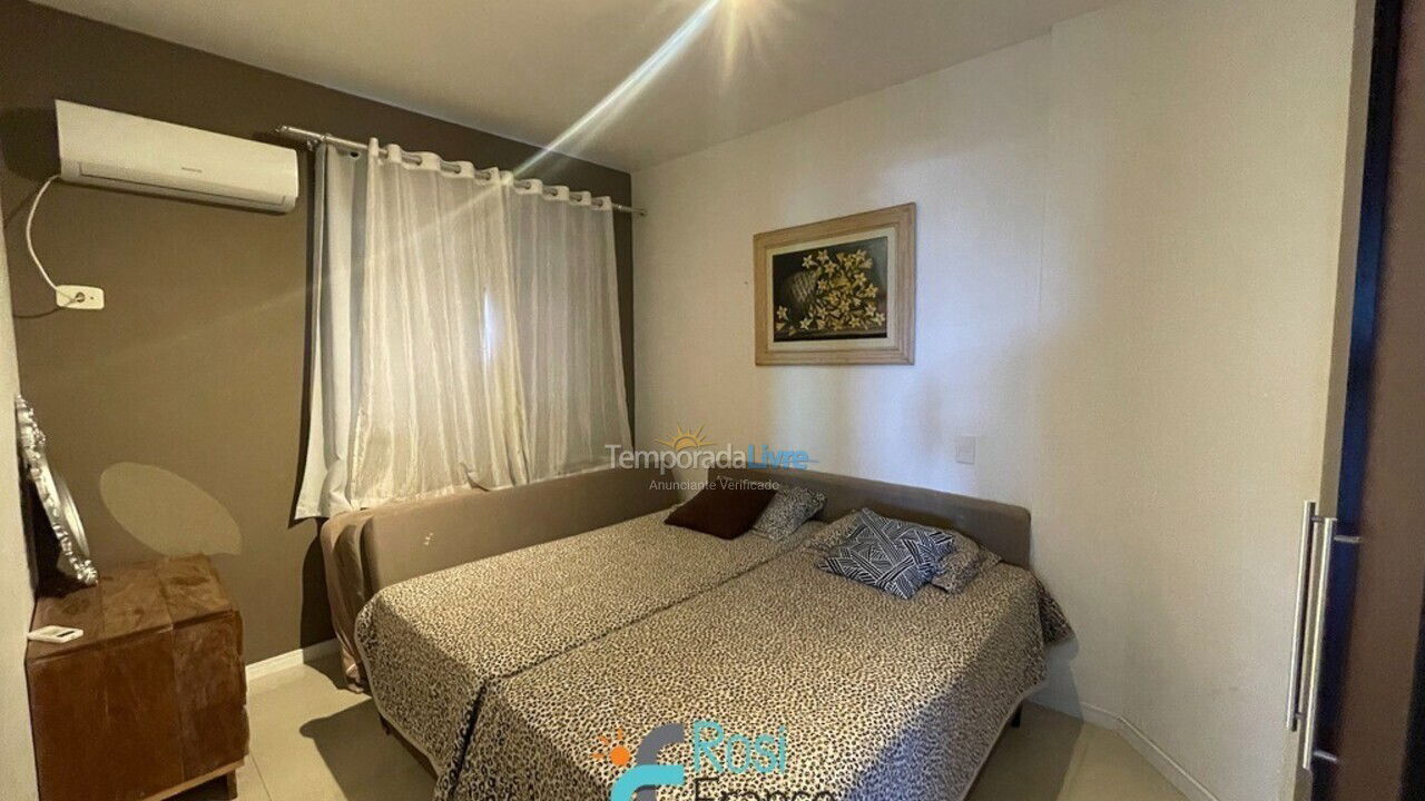 Apartamento para aluguel de temporada em Itapema (Meia Praia Frente Mar)