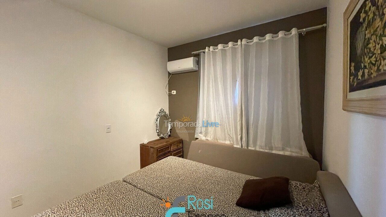 Apartamento para aluguel de temporada em Itapema (Meia Praia Frente Mar)