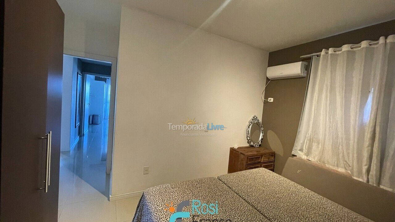 Apartamento para aluguel de temporada em Itapema (Meia Praia Frente Mar)