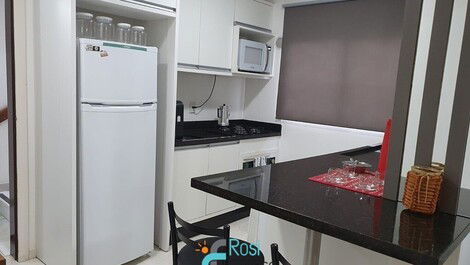 Apartamento quadra mar 2 dormitórios Meia Praia SC