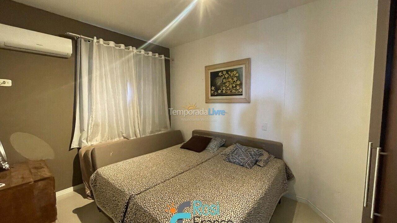 Apartamento para aluguel de temporada em Itapema (Meia Praia Frente Mar)