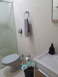 Apartamento quadra mar 2 dormitórios Meia Praia SC