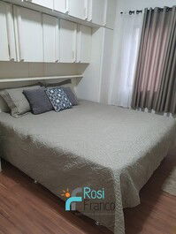 Apartamento quadra mar 2 dormitórios Meia Praia SC