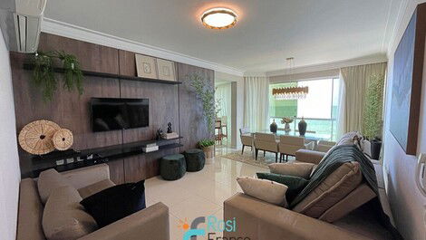 3-suite apartment facing the sea in Meia Praia SC