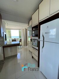 3-suite apartment facing the sea in Meia Praia SC