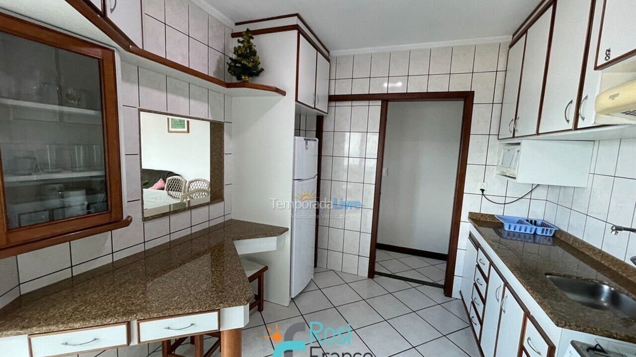 Apartamento para aluguel de temporada em Itapema (Meia Praia Frente Mar)