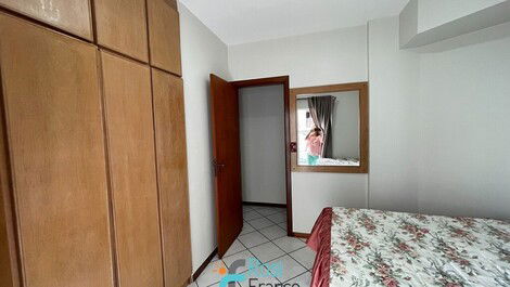 Apartamento 3 dormitórios frente mar Meia Praia SC