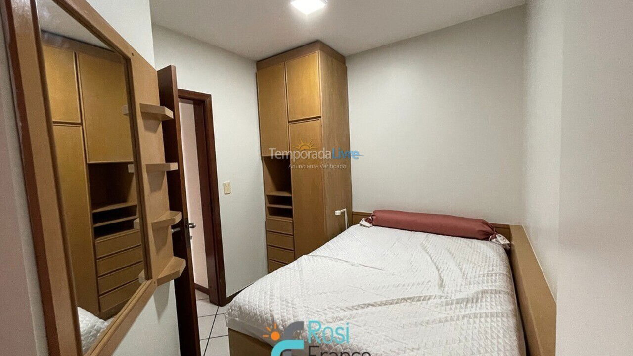 Apartamento para aluguel de temporada em Itapema (Meia Praia Frente Mar)