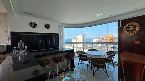 Apartamento 4 suítes quadra mar Meia Praia SC