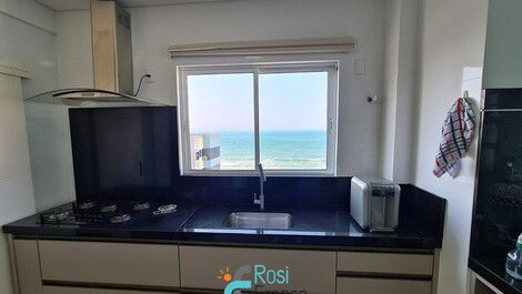 4-suite apartment on the beachfront in Meia Praia SC