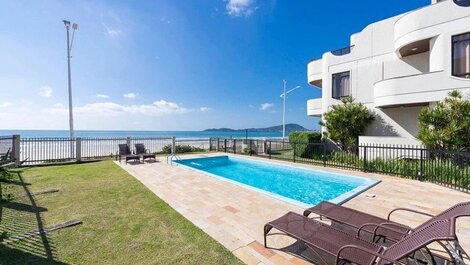 Beautiful Triplex by the sea with 4 double bedrooms