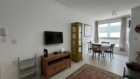 Apartment 200m from the sea, swimming pool and gym! Ingleses Norte - up to 4 people