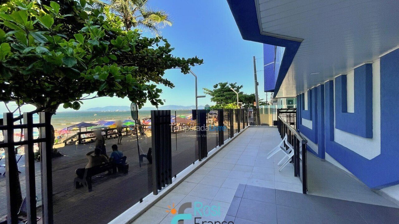 Apartamento para aluguel de temporada em Itapema (Meia Praia Frente Mar)