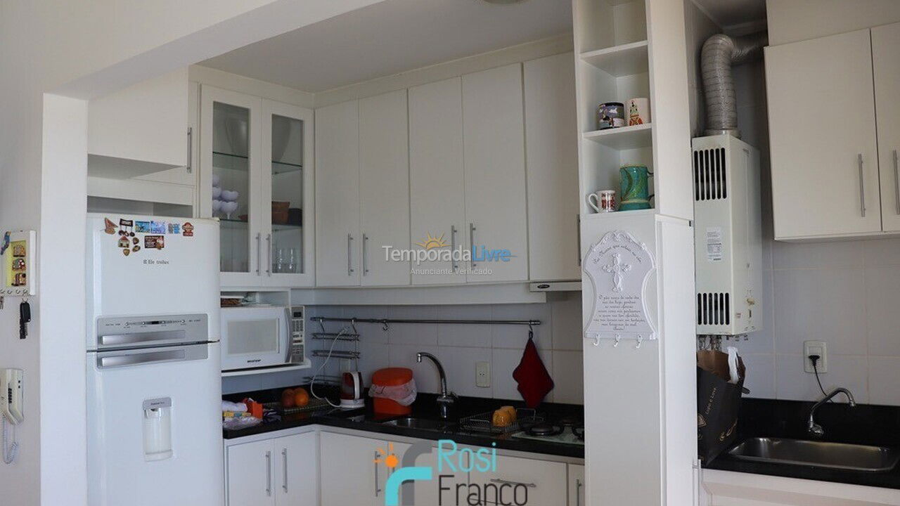 Apartamento para aluguel de temporada em Itapema (Meia Praia Frente Mar)