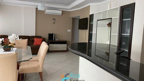 Apartamento 3 dormitorios vista al mar Meia Praia SC