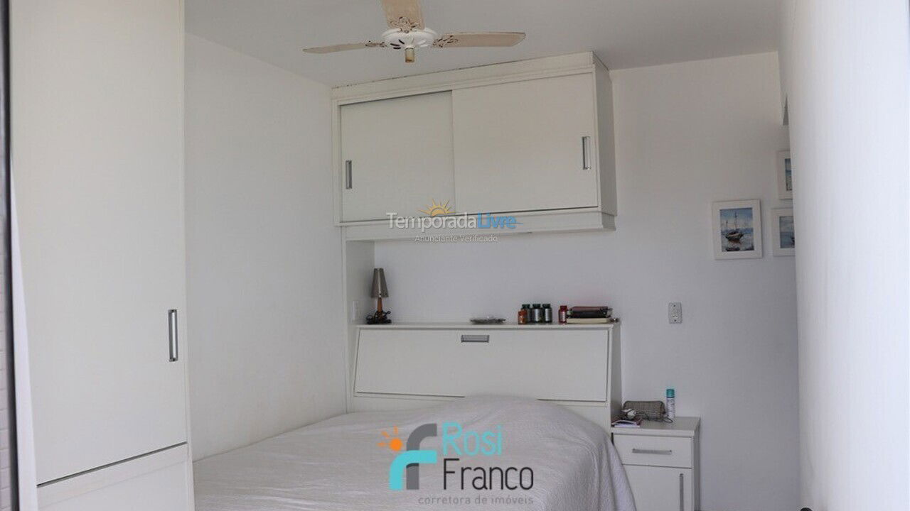 Apartamento para aluguel de temporada em Itapema (Meia Praia Frente Mar)