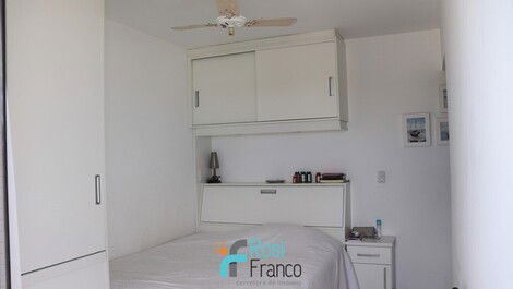 Apartamento 2 dormitórios frente mar Meia Praia