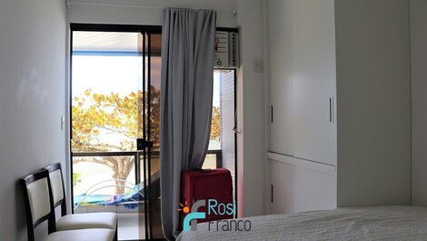 Apartamento 2 dormitórios frente mar Meia Praia