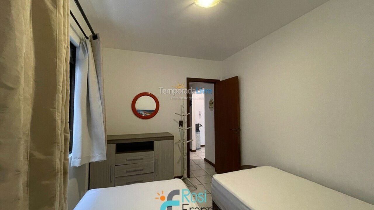 Apartamento para aluguel de temporada em Itapema (Meia Praia Frente Mar)