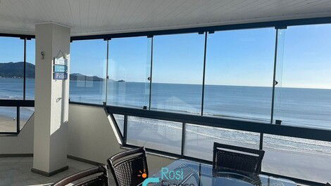 Apartamento 5 suítes frente mar Meia Praia SC