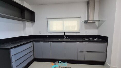 Apartamento 4 suítes frente mar Itapema SC