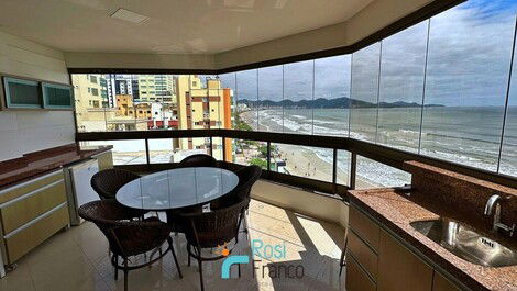 Apartamento 5 suítes frente mar Meia Praia SC