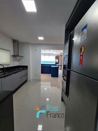 Apartamento 4 suítes frente mar Itapema SC