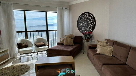 5 suite apartment facing the sea in Meia Praia SC