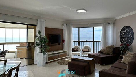 Apartamento 5 suítes frente mar Meia Praia SC