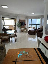 5 suite apartment facing the sea in Meia Praia SC