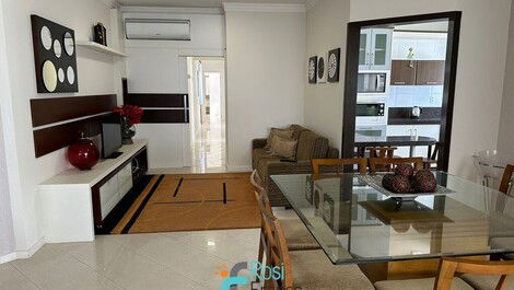 5 suite apartment facing the sea in Meia Praia SC