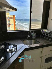 5 suite apartment facing the sea in Meia Praia SC