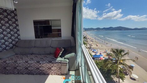 Seafront apartment with 4 suites in Meia Praia SC