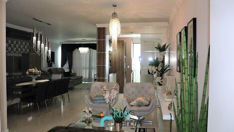 Seafront apartment with 4 suites in Meia Praia SC