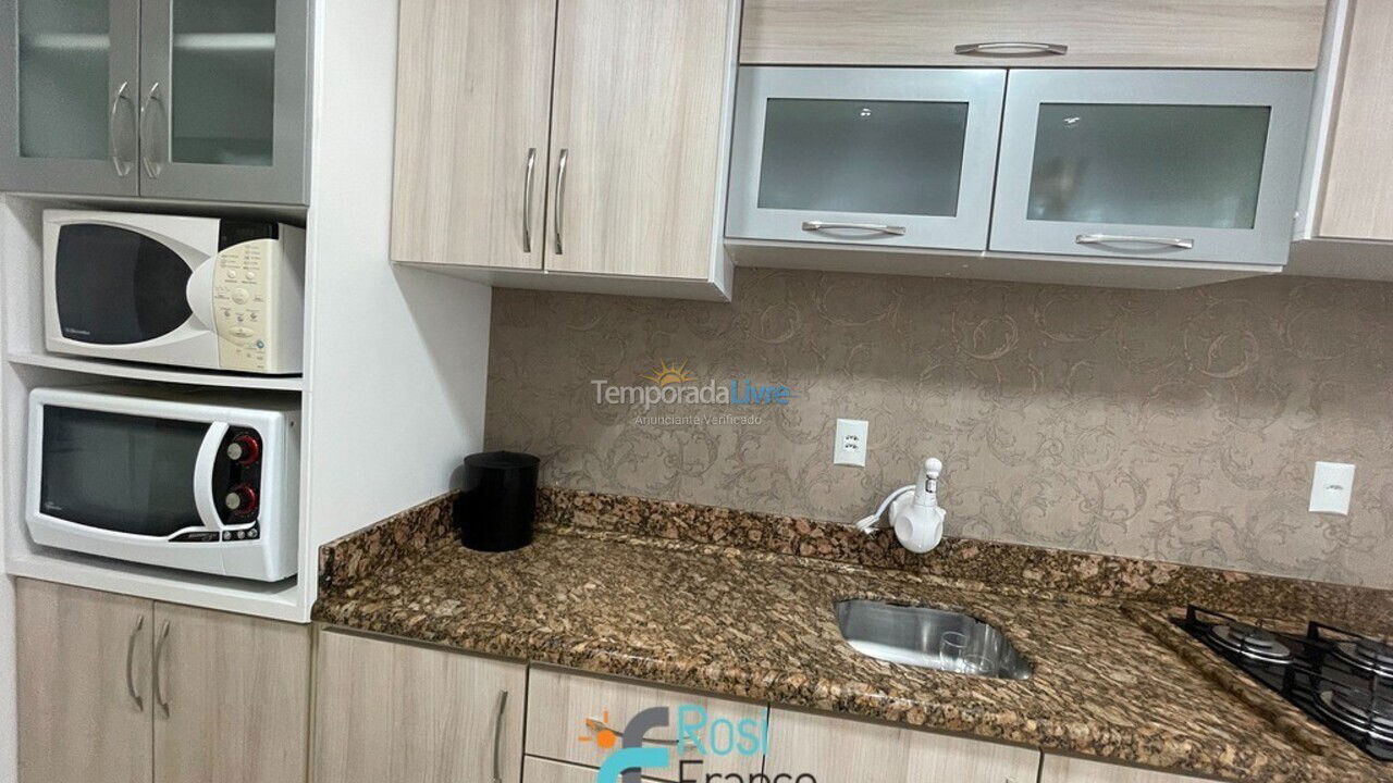 Apartamento para aluguel de temporada em Itapema (Meia Praia Quadra do Mar)