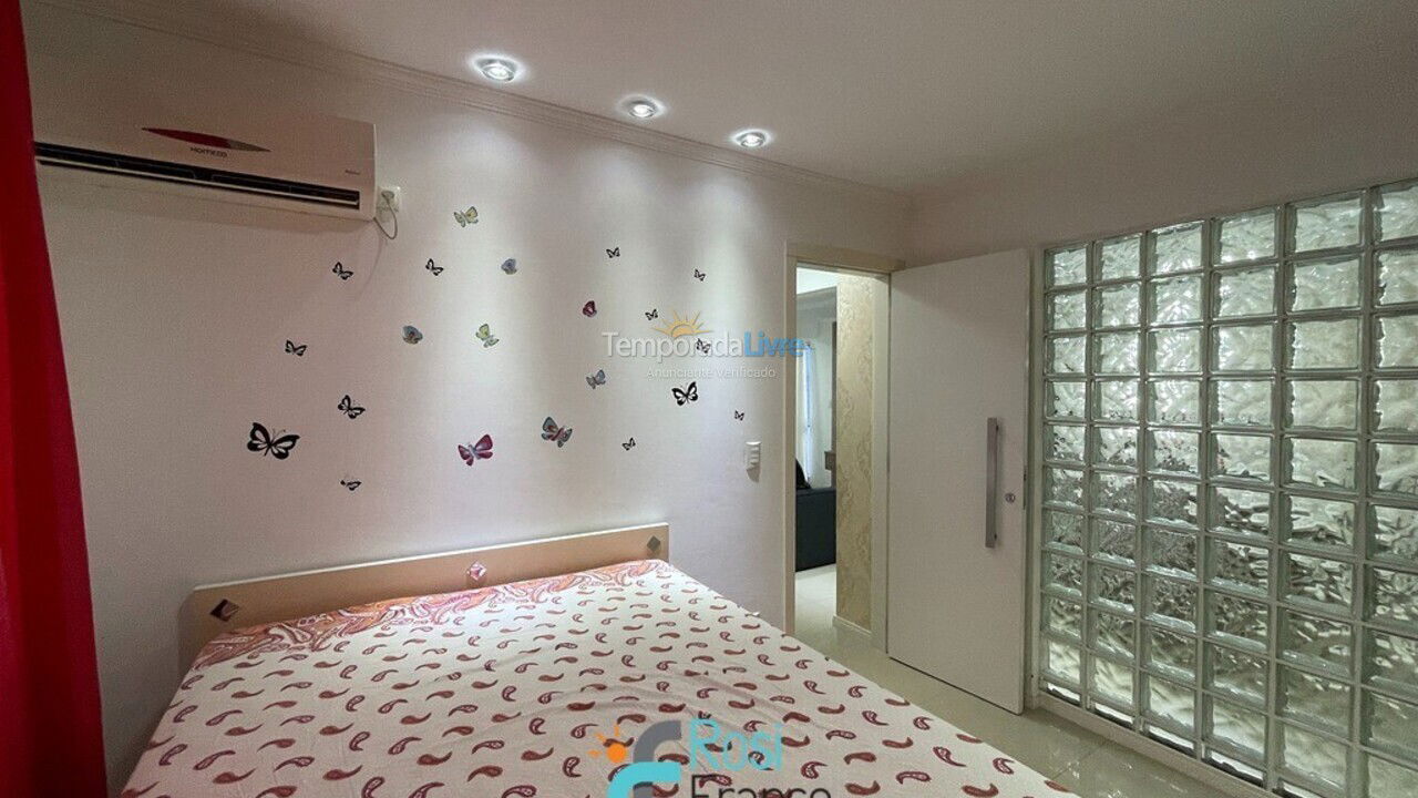 Apartamento para aluguel de temporada em Itapema (Meia Praia Quadra do Mar)