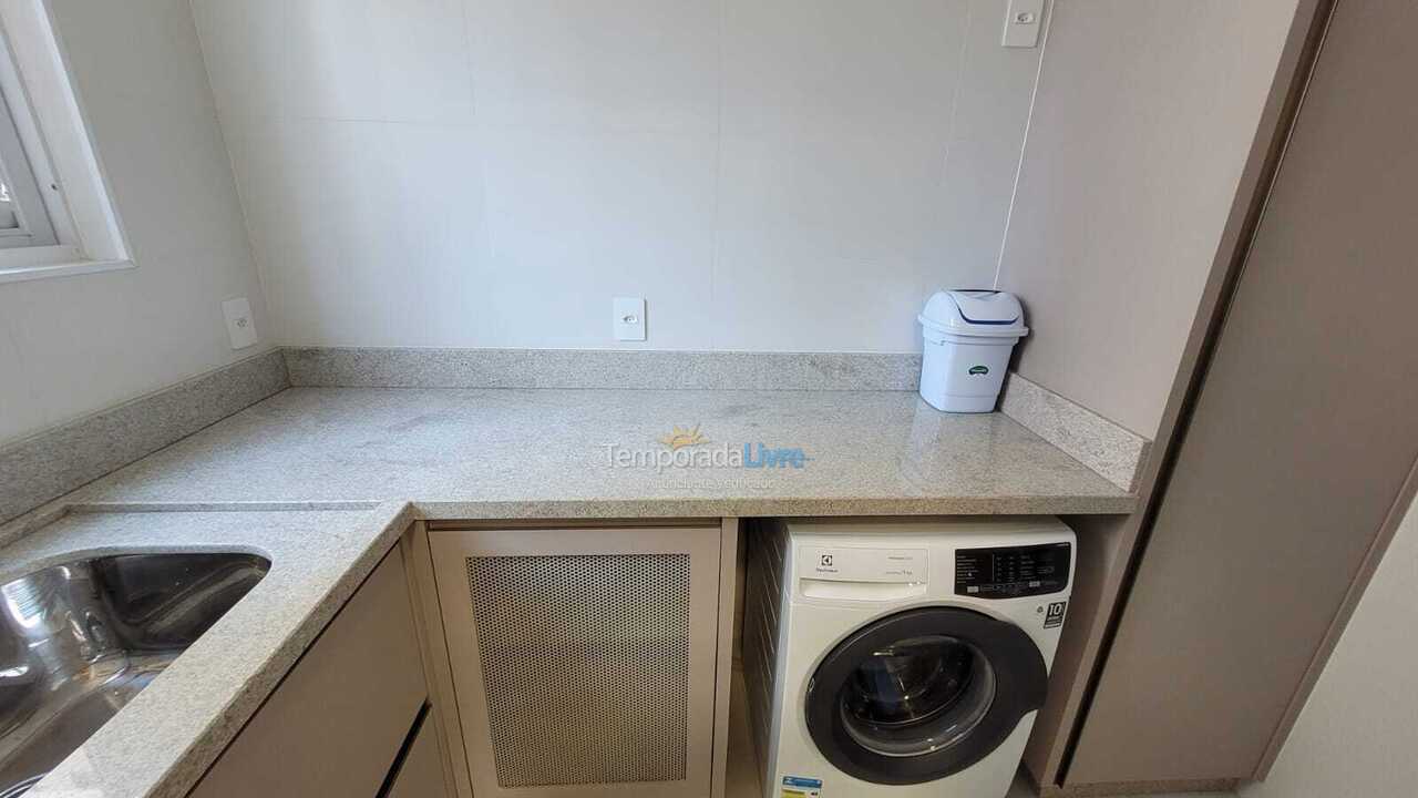 Apartamento para aluguel de temporada em Itapema (Meia Praia)