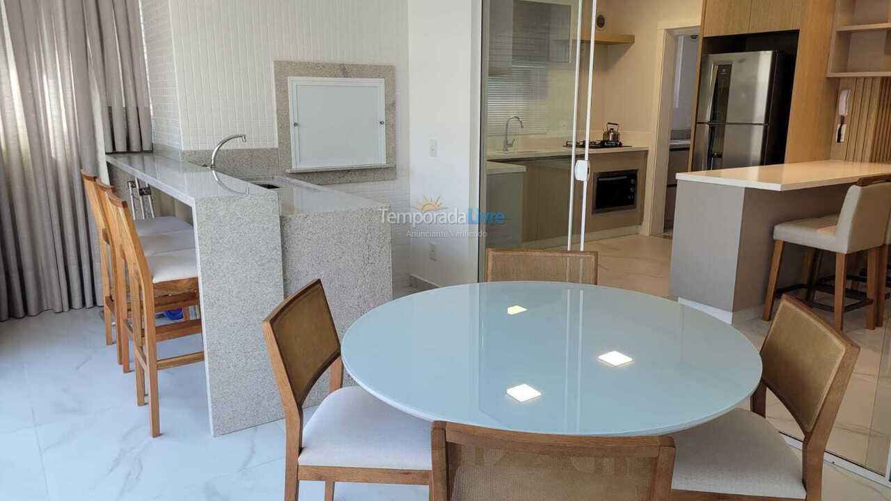 Apartamento para aluguel de temporada em Itapema (Meia Praia)