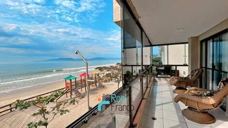 Apartamento 3 dormitórios frente mar Meia Praia SC