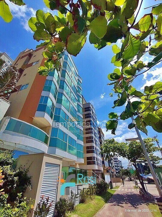 Apartamento para aluguel de temporada em Itapema (Meia Praia Frente Mar)